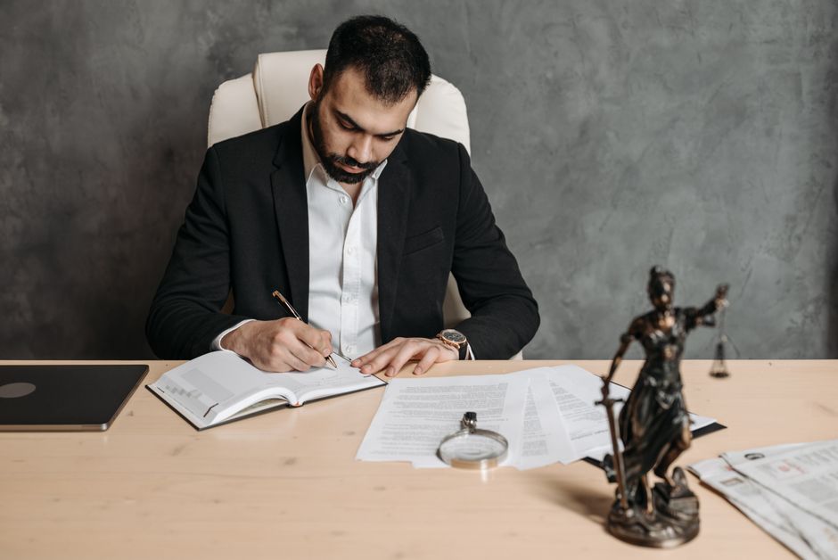 Understanding the Role of a Personal Injury Lawyer in Your Case