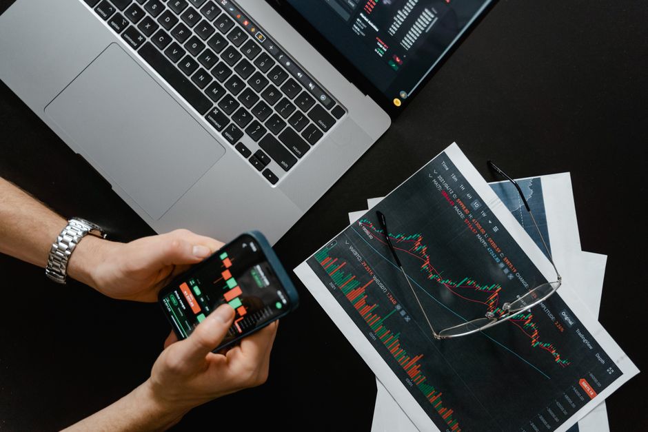 The Rise of Online Stock Brokers in Modern Investing