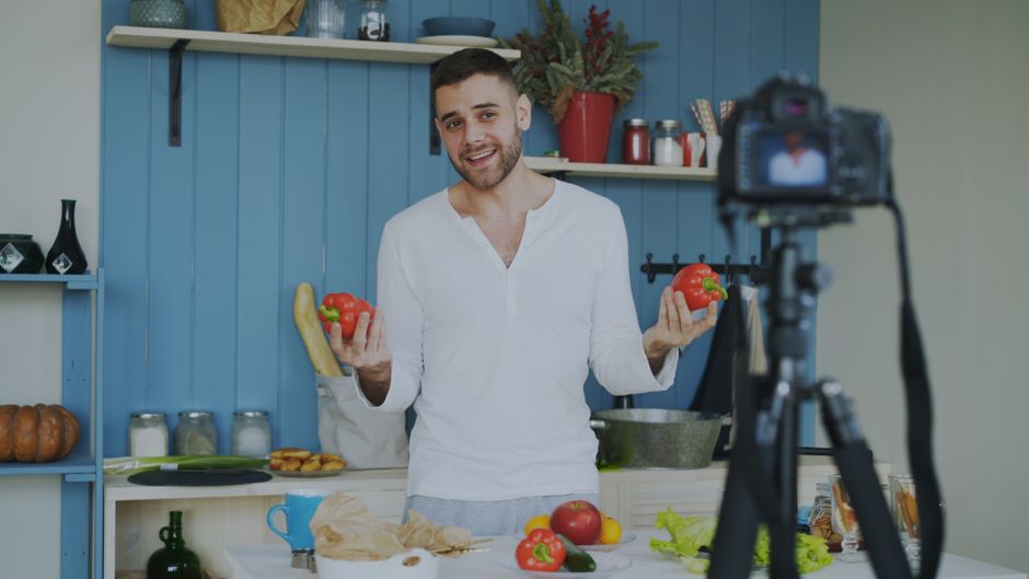 The Rise of Online Nutrition Coaching: Transforming Health and Wellness