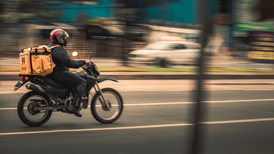 The Rising Trend of Raw Dog Food Delivery Services