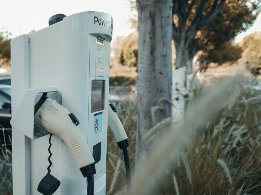 Cómo realizar la instalación de un punto de recarga eléctrico en casa