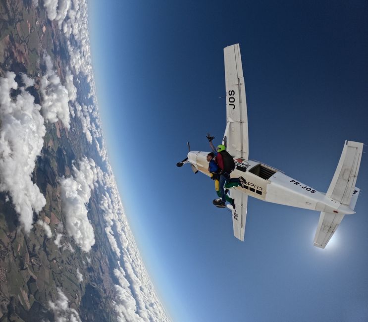 The Ultimate Guide to Choosing a Skydiving School