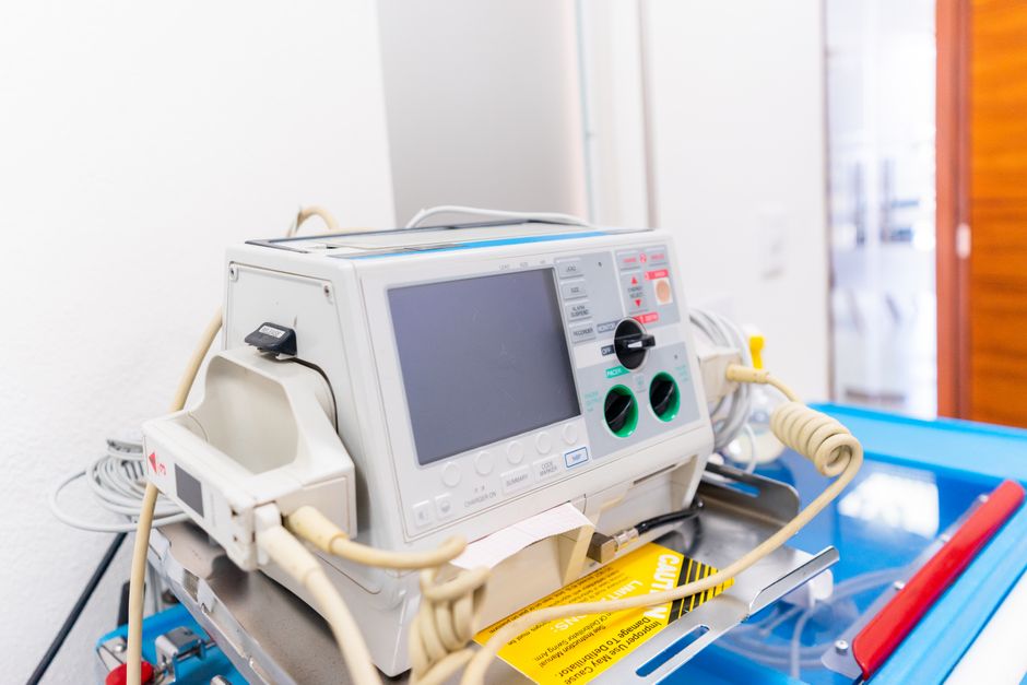 The Essential Role of Defibrillator Suppliers in Emergency Healthcare